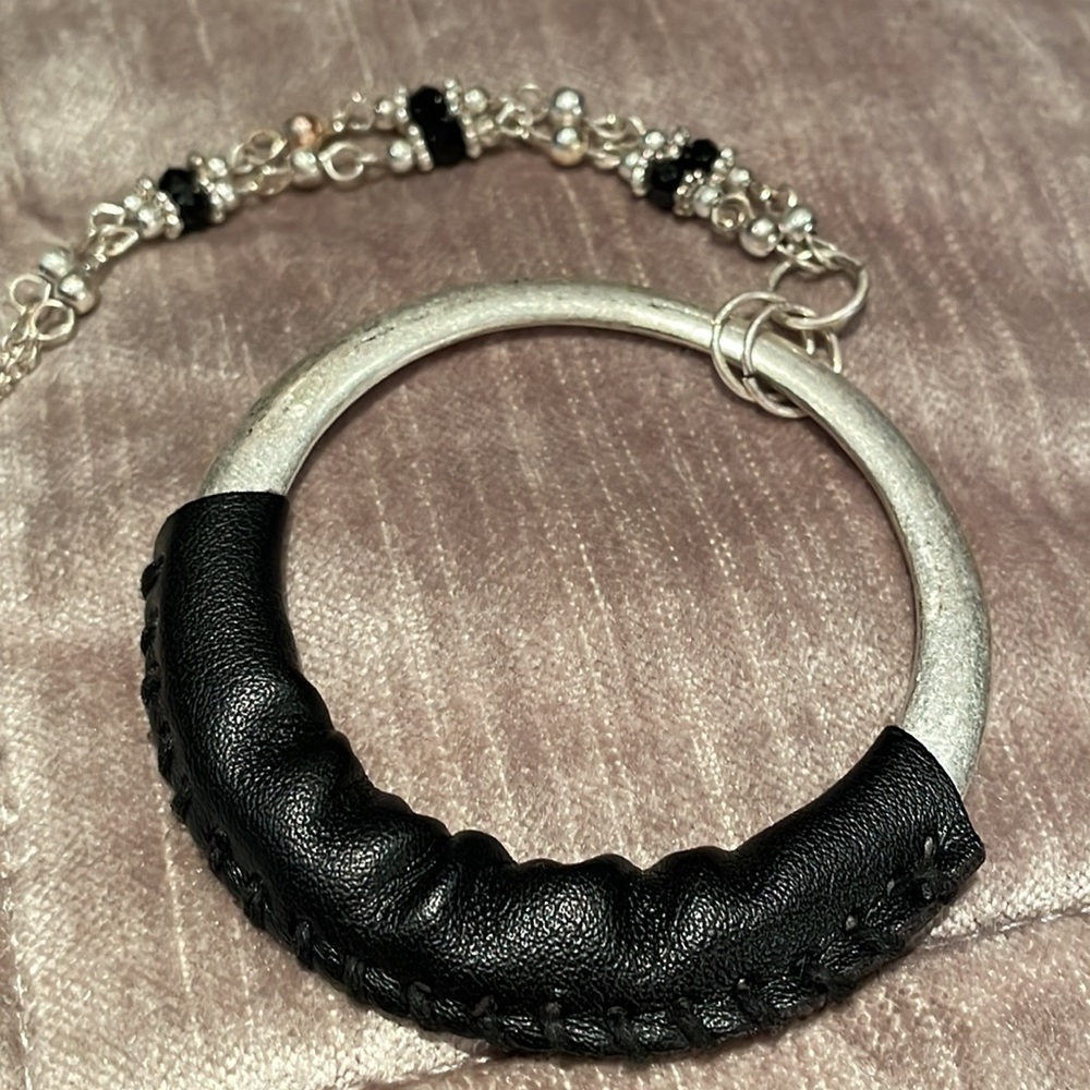 1946 Minimalist Pendant Necklace Black And Silver